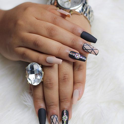 Press on Nails Moody Black