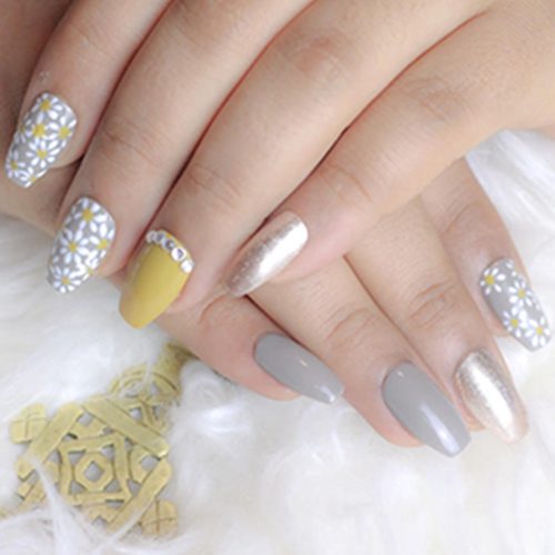 Press on Nails – Daisy
